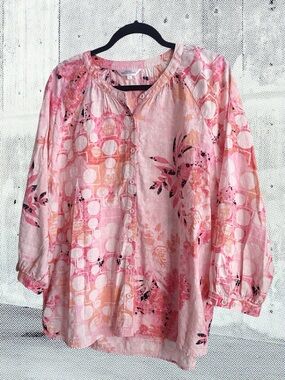 Pink Floral Abstract Print Blouse w 3/4 bishop sleeves. & relaxed fit!!! Size XL